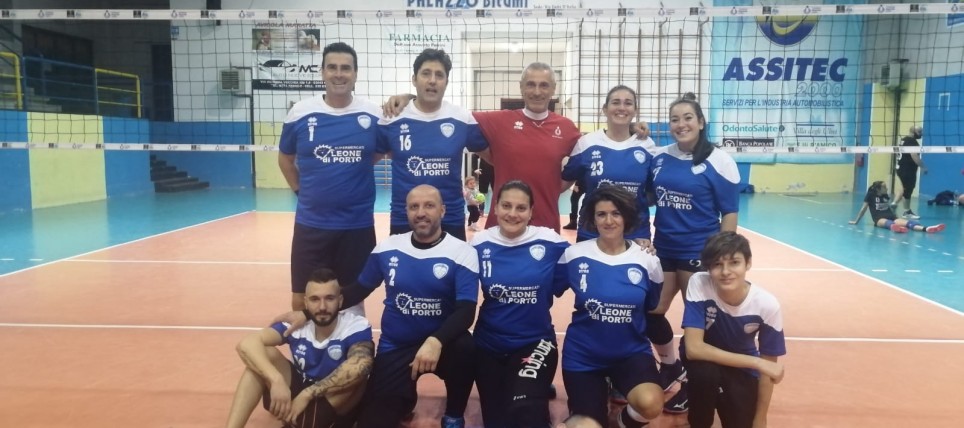 Leone di Porto Cassinovolley festeggia la vittoria per 3-1 sul Sant'Elia